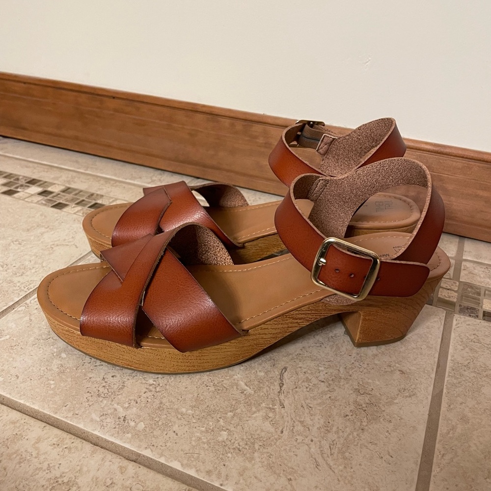 Time & Tru Sandal size 11
